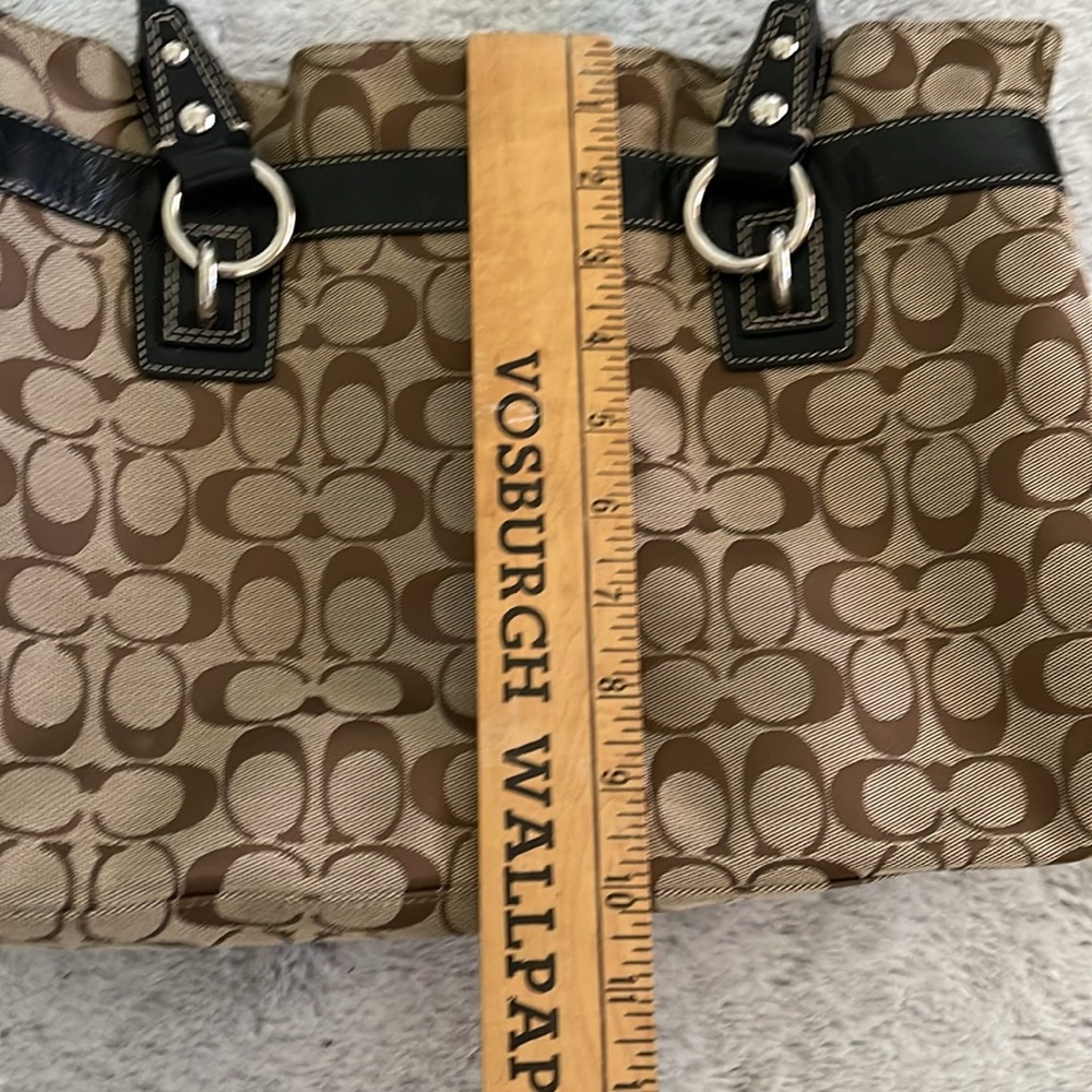 Coach Penelope Signature collection Purse  Tan  Black  Slvr
Hardware - Picture 8 of 14